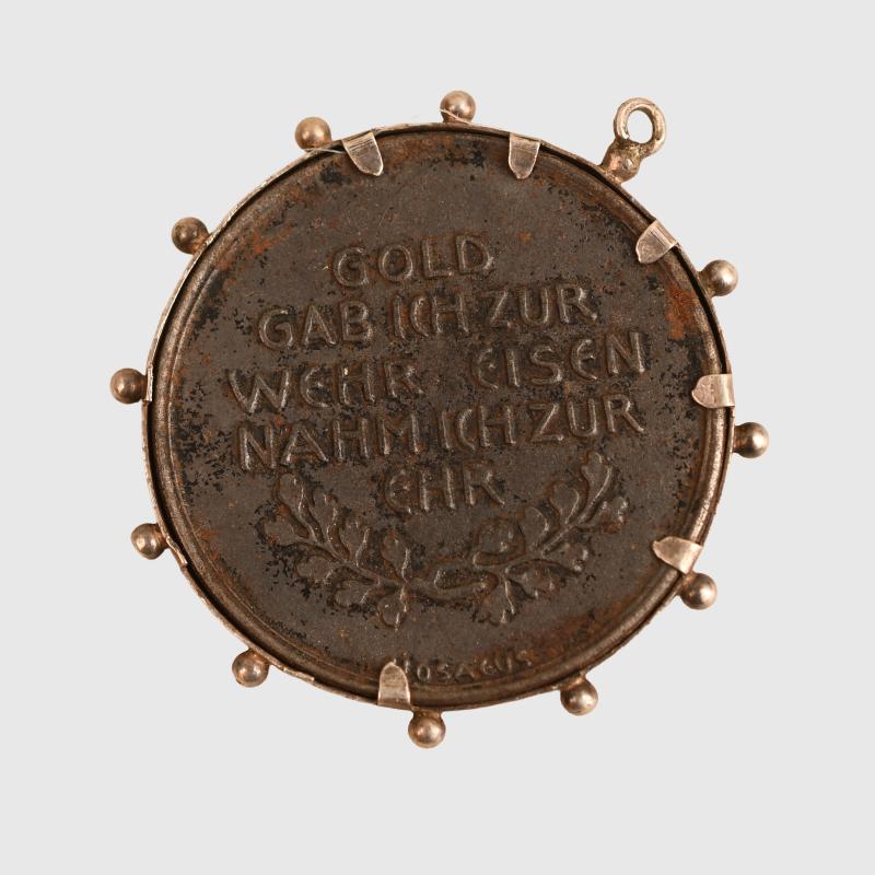 GERMAN WWI IRON FOR GOLD MEDALLION.