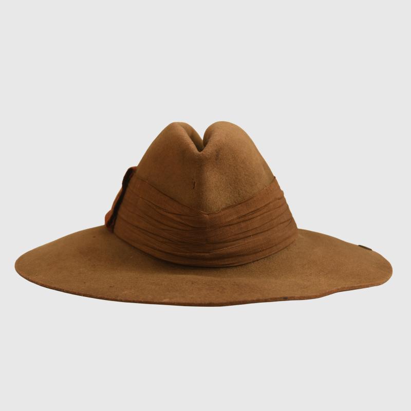 BRITISH WWII DUKE OF WELLINGTON’S CHINDITS HEADDRESS.