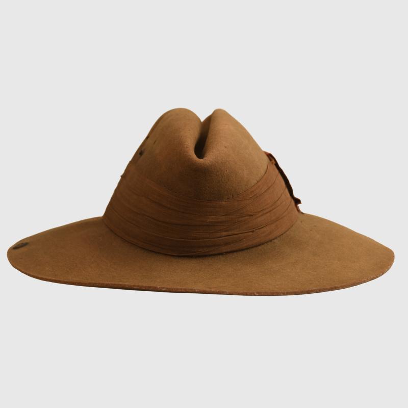 BRITISH WWII DUKE OF WELLINGTON’S CHINDITS HEADDRESS.