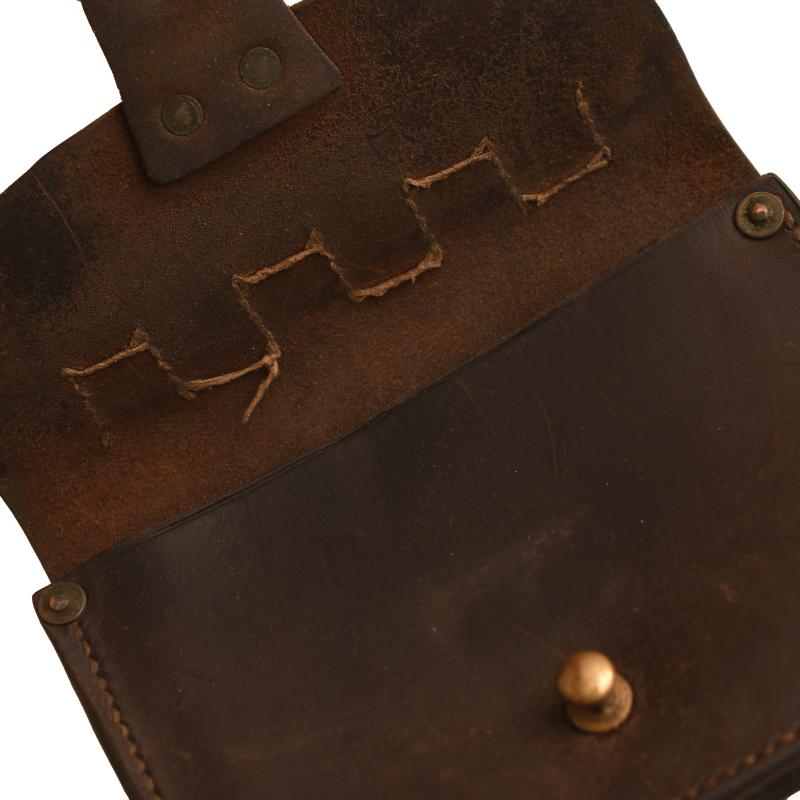 BRITISH WWI WEBLEY NAVAL EQUIPMENT AMMUNITION POUCH.