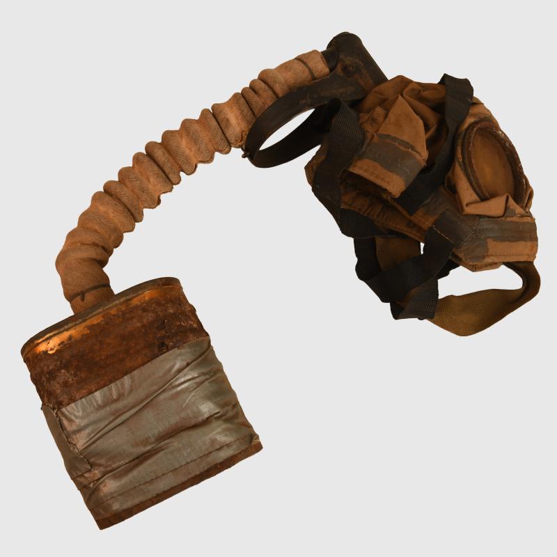 BRITISH WWI SMALL BOX RESPIRATOR (GAS MASK).