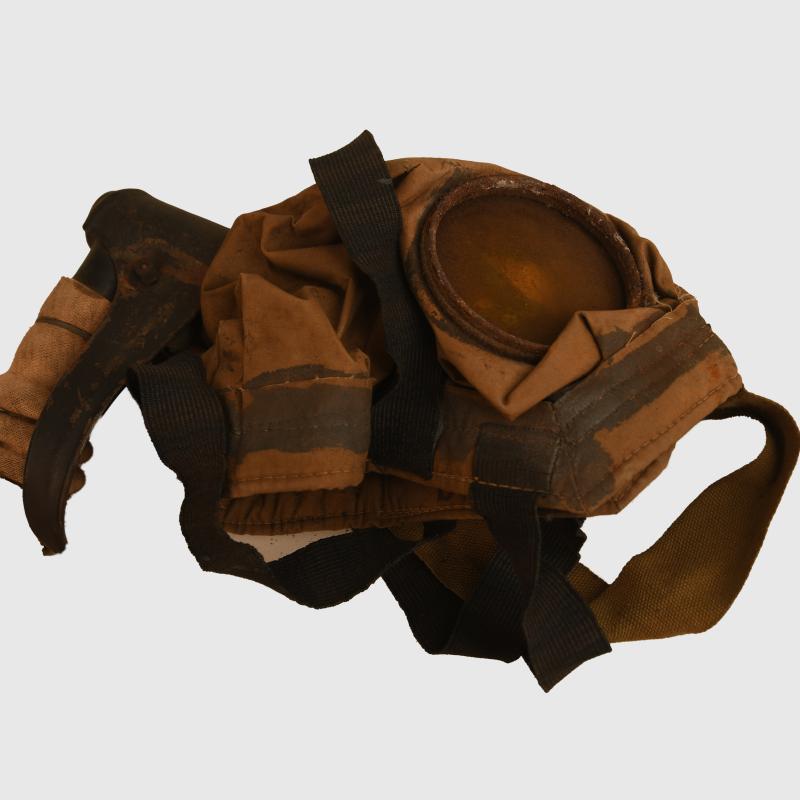BRITISH WWI SMALL BOX RESPIRATOR (GAS MASK).