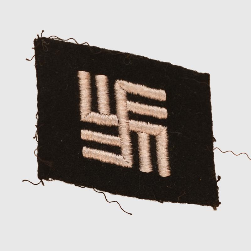 GERMAN WWII SS TEMPORARY CAMP GUARD COLLAR PATCH.