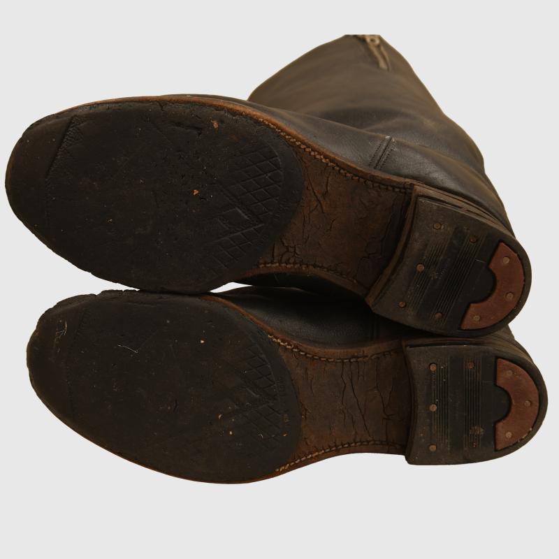 BRITISH WWII WARTIME FLYING BOOTS.