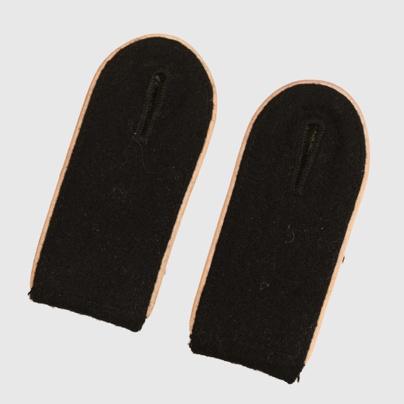 GERMAN WWII WAFFEN SS INFANTRY PIPED SHOULDER BOARDS.