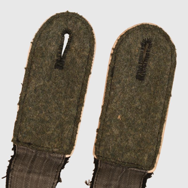 GERMAN WWII WAFFEN SS INFANTRY PIPED SHOULDER BOARDS.