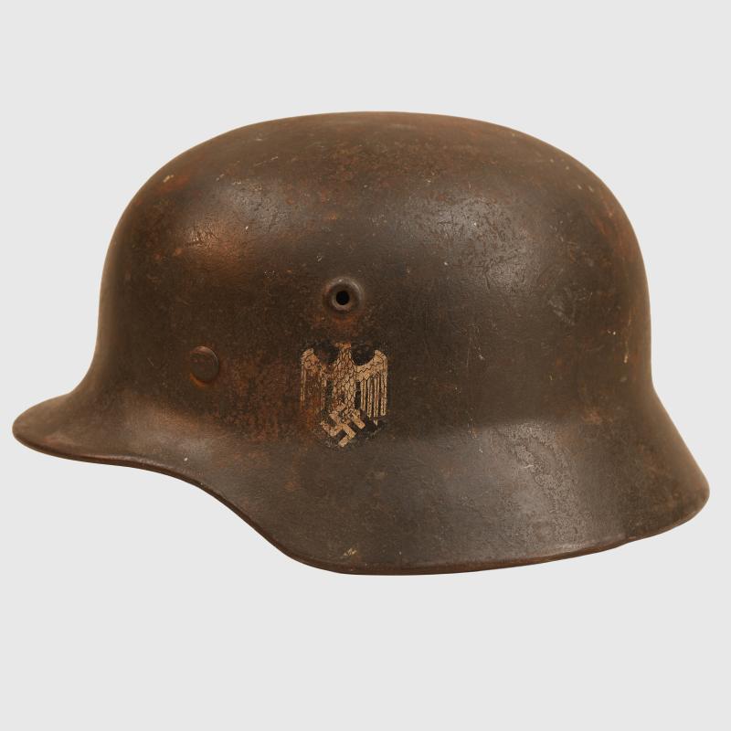 GERMAN WWII ARMY SINGLE DECAL COMBAT HELMET.