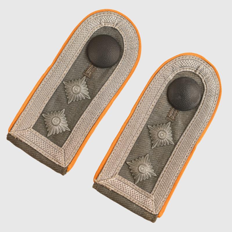 GERMAN WWII LUFTWAFFE TROPICAL NCO SLIP ON SHOULDER BOARDS.