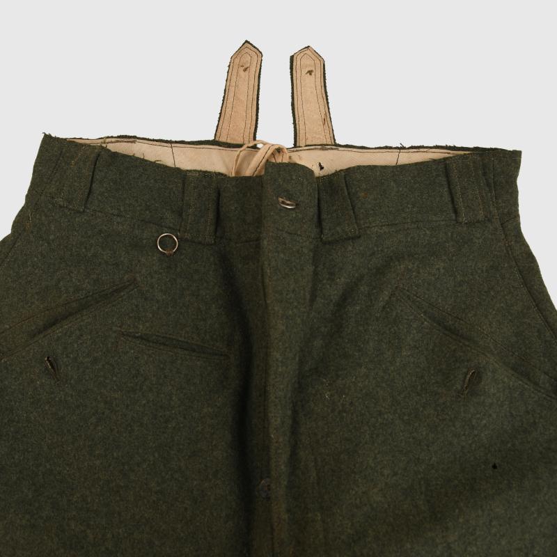 GERMAN WWII CAVALRY TROOPERS BREECHES.