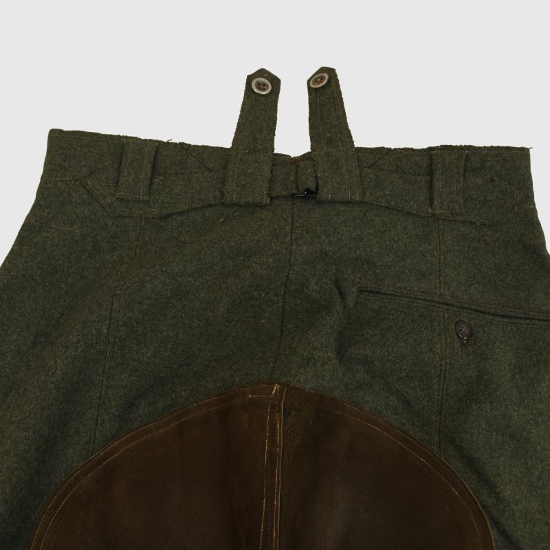 GERMAN WWII CAVALRY TROOPERS BREECHES.