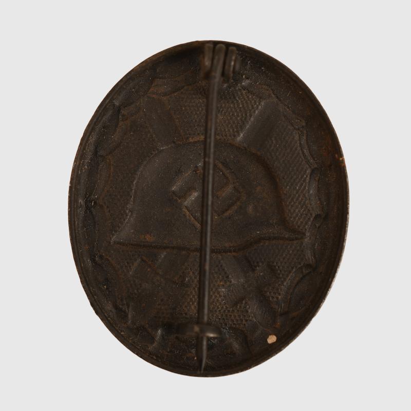 GERMAN WWII WOUND BADGE IN BLACK. MINT. MAKER MARKED.