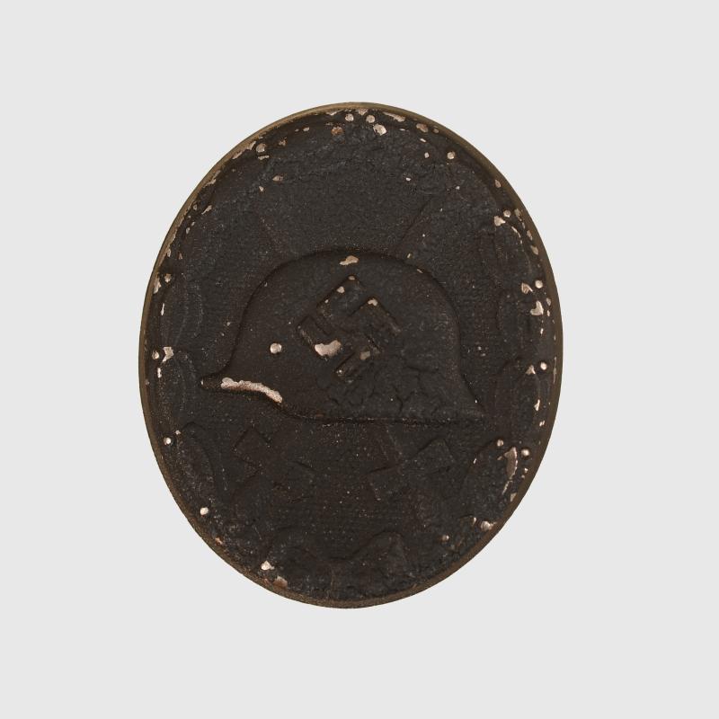 GERMAN WWII WOUND BADGE IN BLACK. MANUFACTURE NUMBERED.