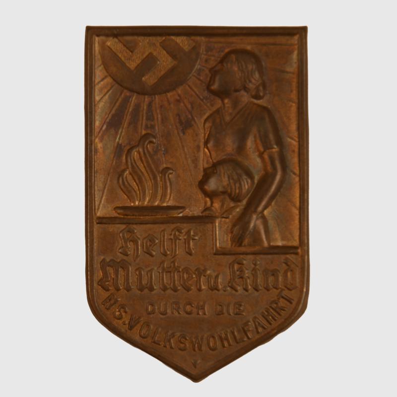 GERMAN WWII MOTHER & CHILD TINNY.