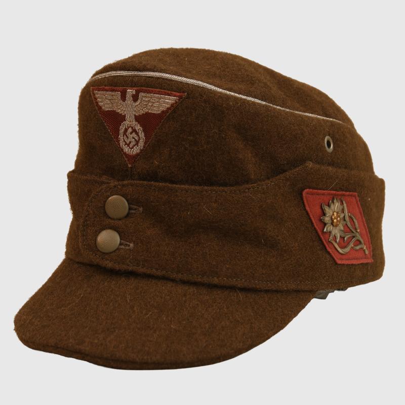 GERMAN WWII RMBO VISORED FIELD CAP.