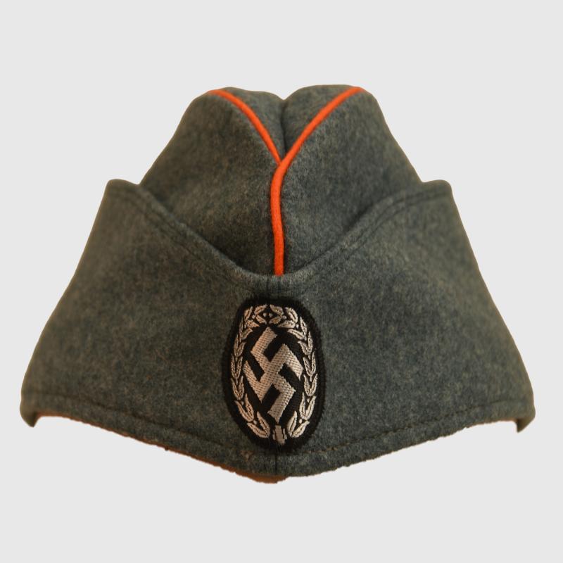 GERMAN WWII UKRAINIAN AUXILIARY POLICE (SCHUTZMANNSCHAFT) OVERSEAS CAP.