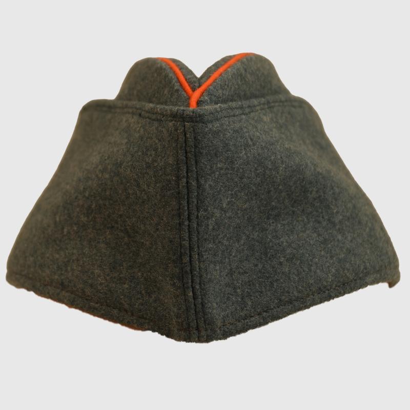 GERMAN WWII UKRAINIAN AUXILIARY POLICE (SCHUTZMANNSCHAFT) OVERSEAS CAP.