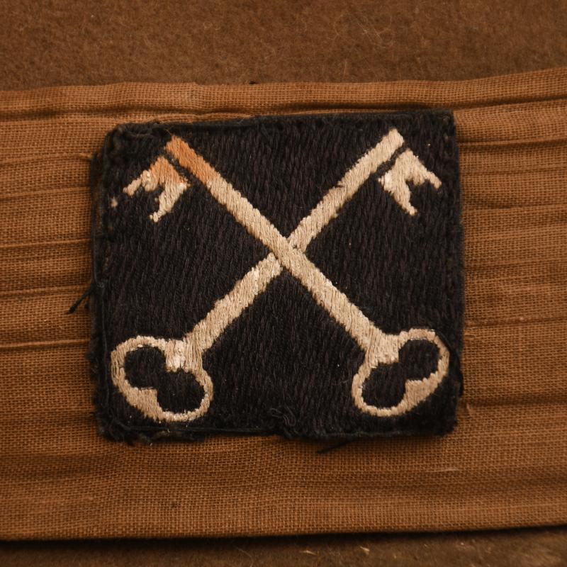 BRITISH WWII SECOND INFANTRY DIVISION SLOUCH HAT.