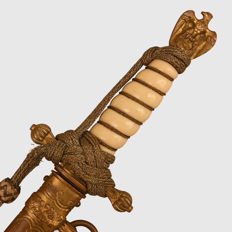 GERMAN WWII KRIEGSMARINE OFFICERS DAGGER TO A GERMAN CROSS IN GOLD AND U-BOAT OFFICER.