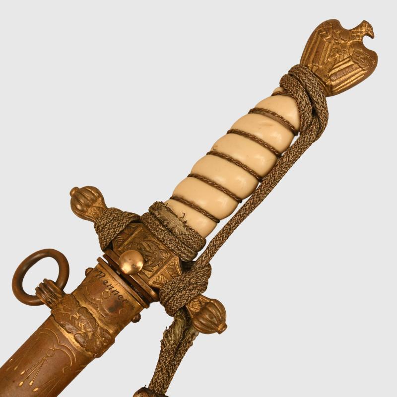 GERMAN WWII KRIEGSMARINE OFFICERS DAGGER TO A GERMAN CROSS IN GOLD AND U-BOAT OFFICER.