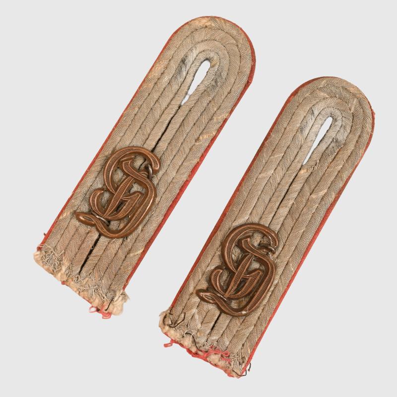GERMAN WWII GROSSDEUTSCHLAND LEUTNANTS SHOULDER BOARDS.