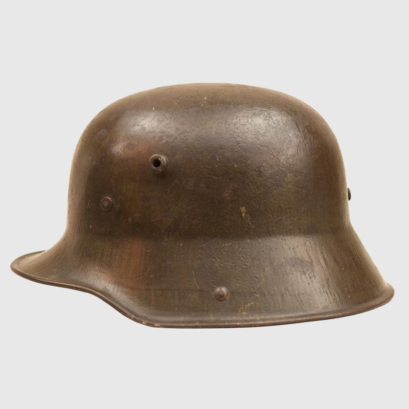 GERMAN WWI M.16 TRENCH HELMET.