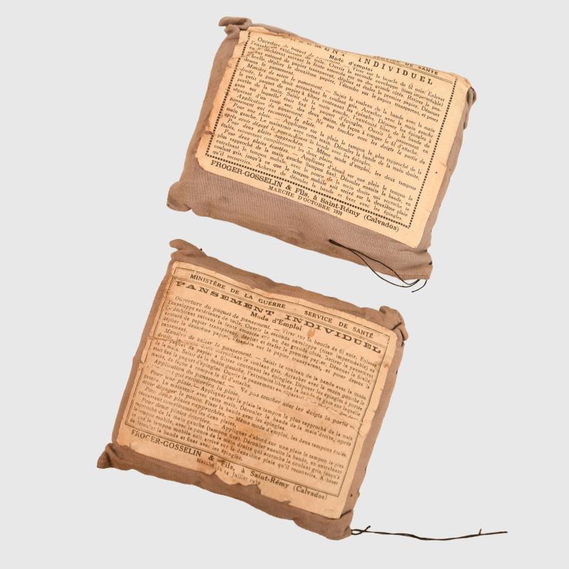 FRENCH WWII SOLDIERS PERSONAL KIT.