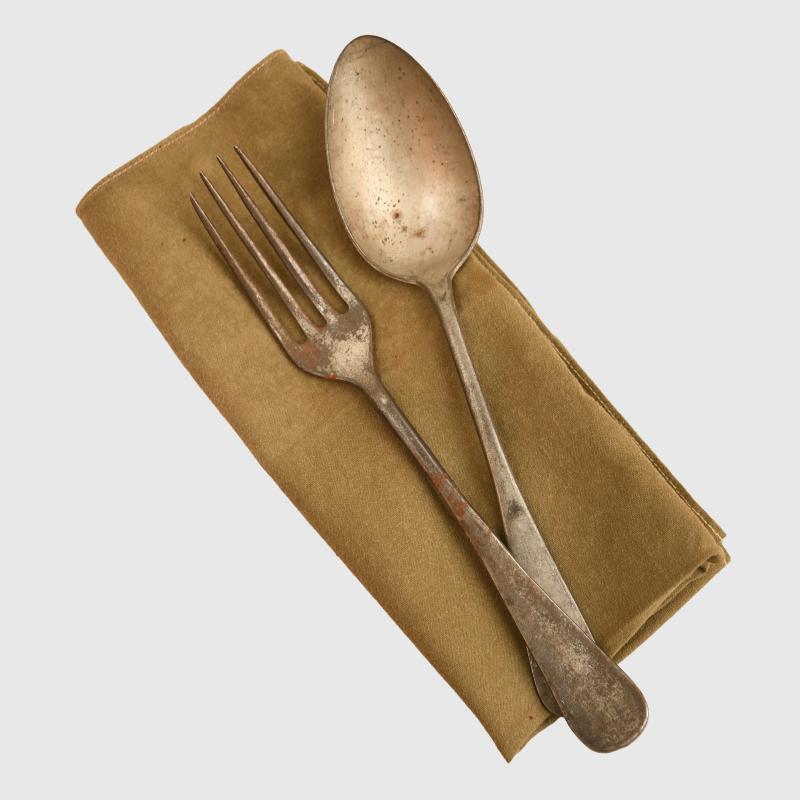 FRENCH WWII SOLDIERS PERSONAL KIT.