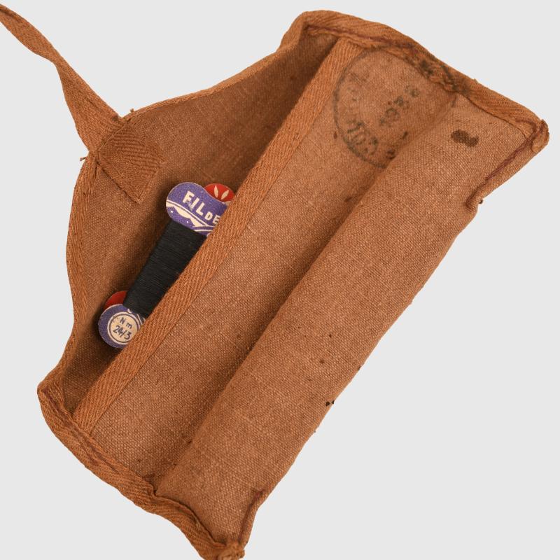 FRENCH WWII SOLDIERS PERSONAL KIT.