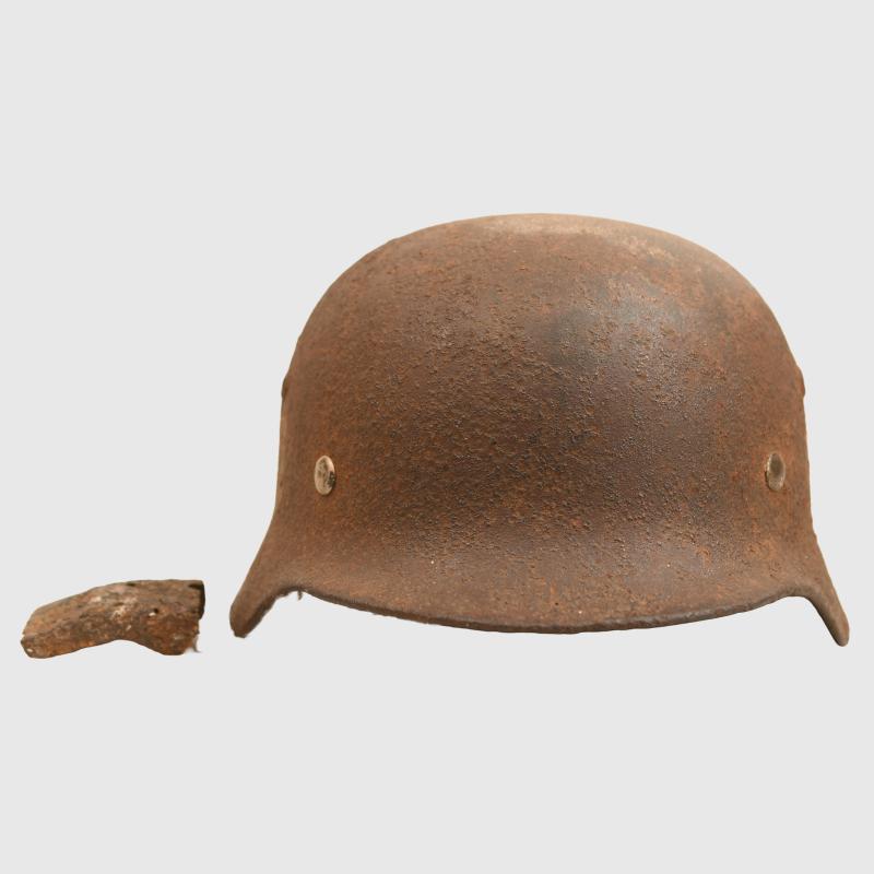 GERMAN WWII RELIC DOUBLE DECAL M35 SS HELMET AND RELIC BUCKLE.