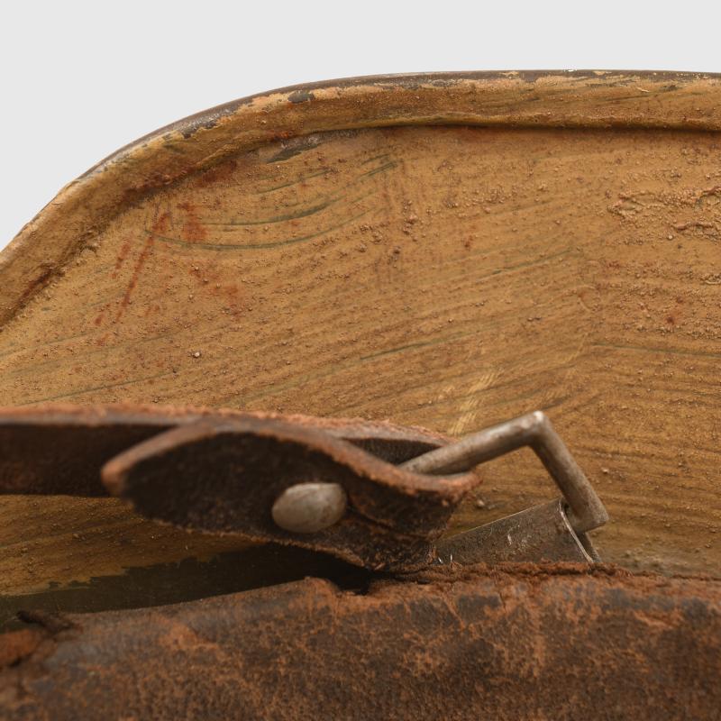 GERMAN WWII A MAGNIFICENT TROPICAL M.35 COMBAT HELMET.