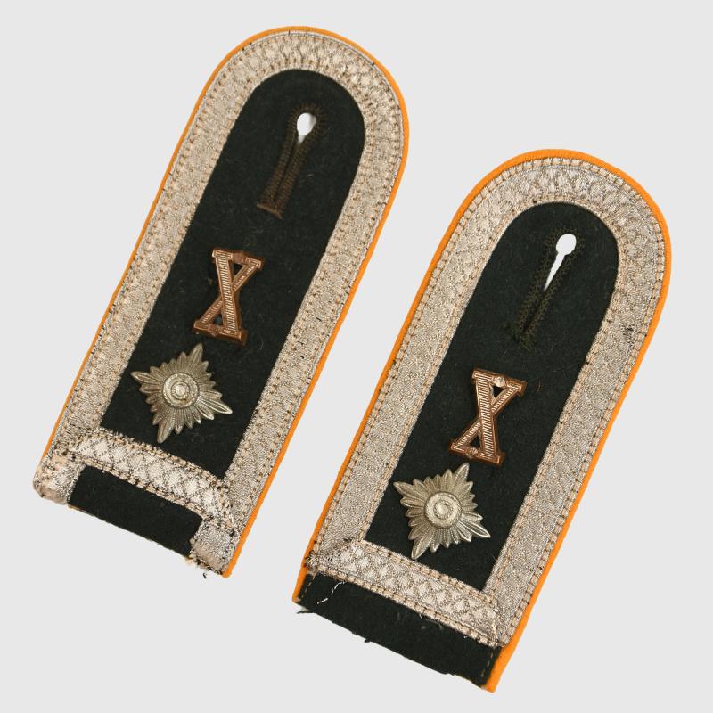 GERMAN WWII CAVALRY POSSIBLE RECRUITING DISTRICT SHOULDER BOARDS.