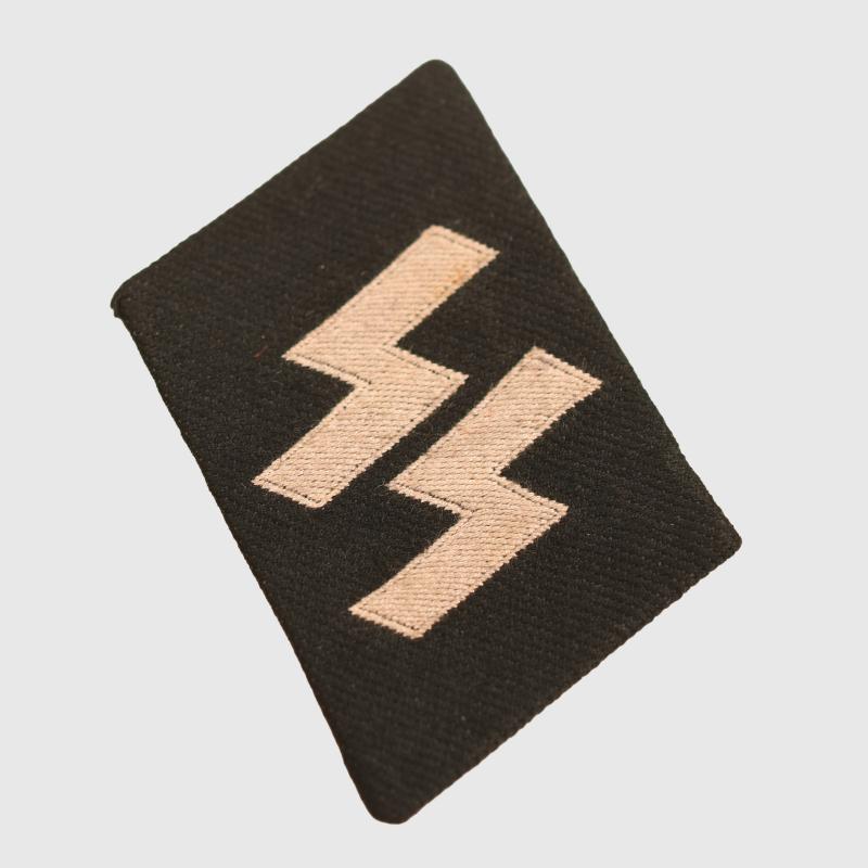 GERMAN WWII WAFFEN SS RUNIC COLLAR PATCH.