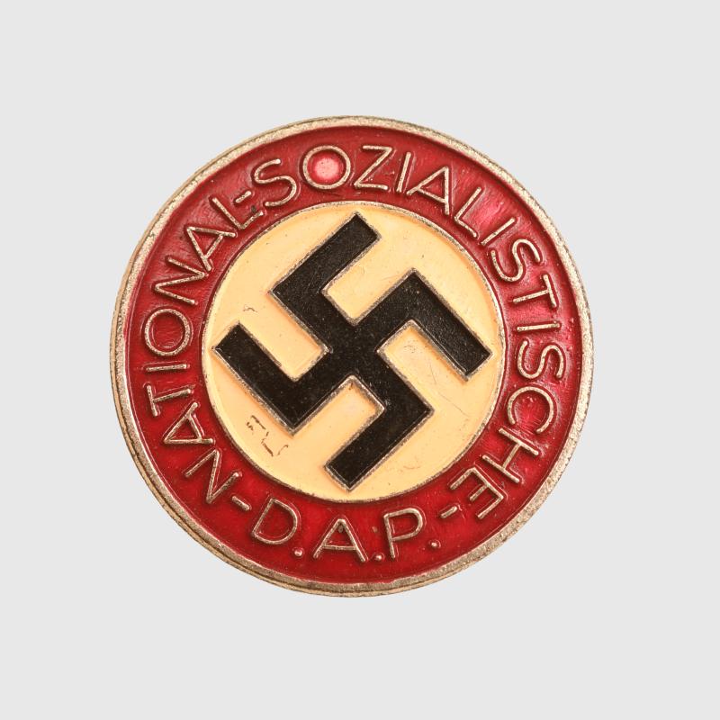 GERMAN WWII LATE TYPE NSDAP PARTY BADGE.
