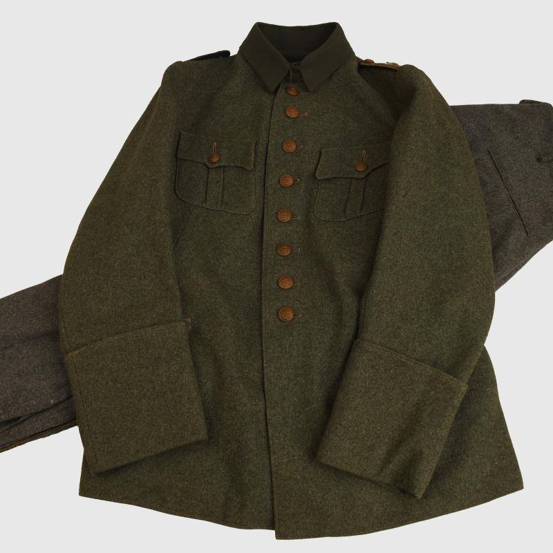 GERMAN WWI IMPERIAL GERMAN NAVAL AVIATORS TUNIC AND BREECHES.