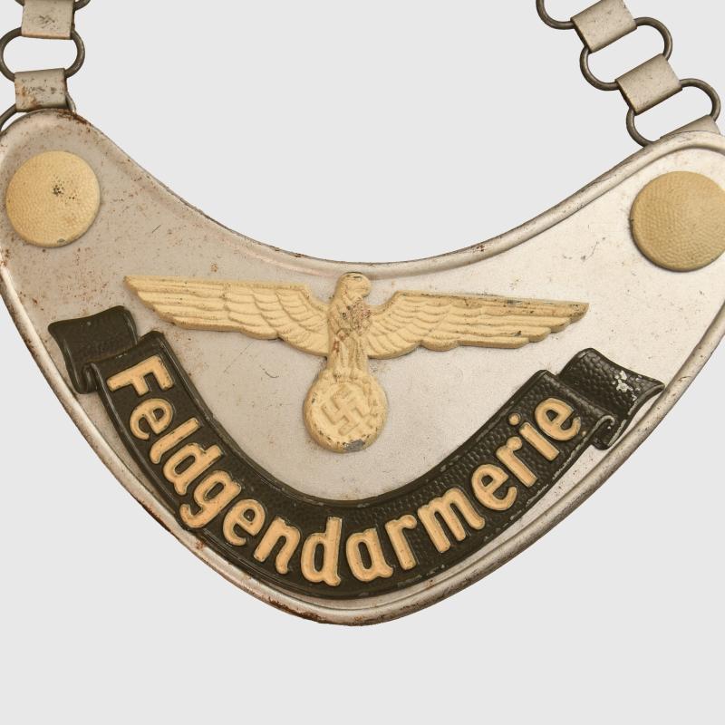 GERMAN WWII FELDGENDARMERIE GORGET.