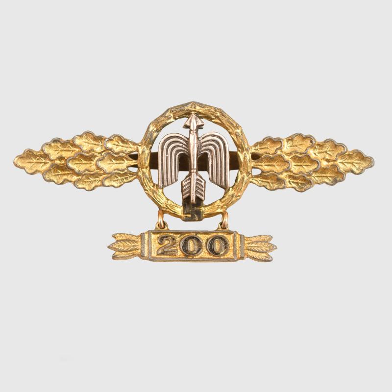 GERMAN WWII LUFTWAFFE DAY FIGHTER BAR WITH 200 PENDANT.