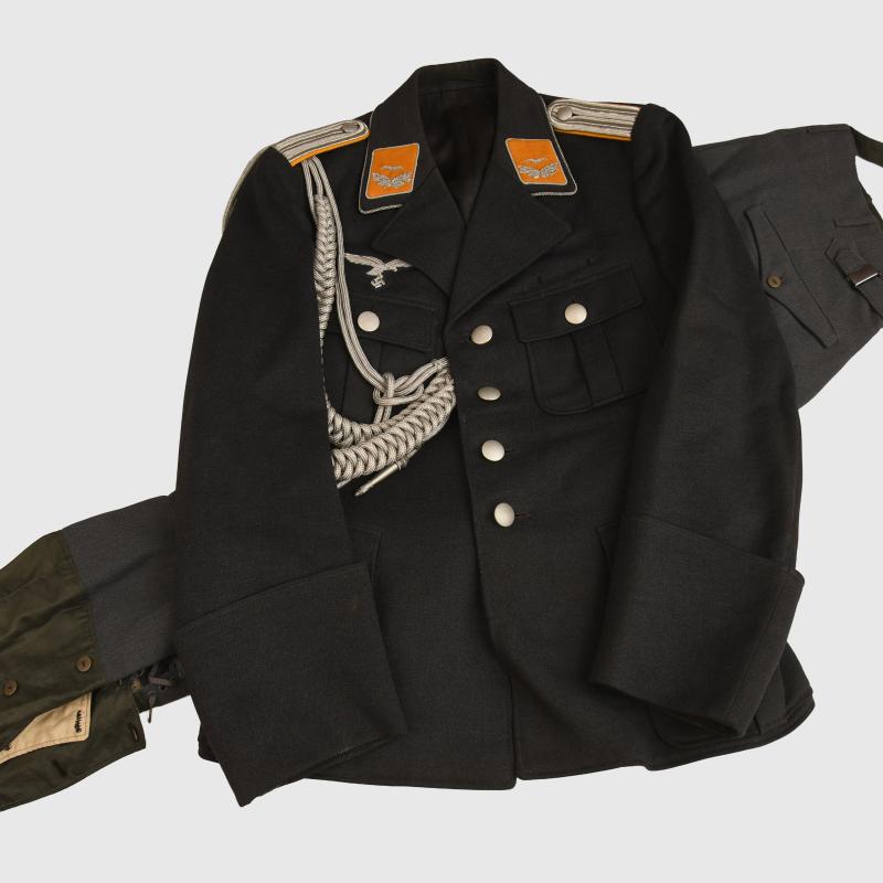 GERMAN WWII LUFTWAFFE LEUTNANTS FOUR POCKET TUNIC AND BREECHES.