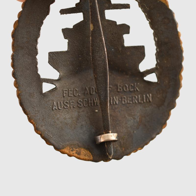 GERMAN WWII KREIGSMARINE HIGH SEAS FLEET BADGE.