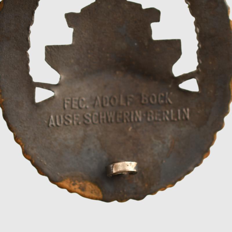 GERMAN WWII KREIGSMARINE HIGH SEAS FLEET BADGE.