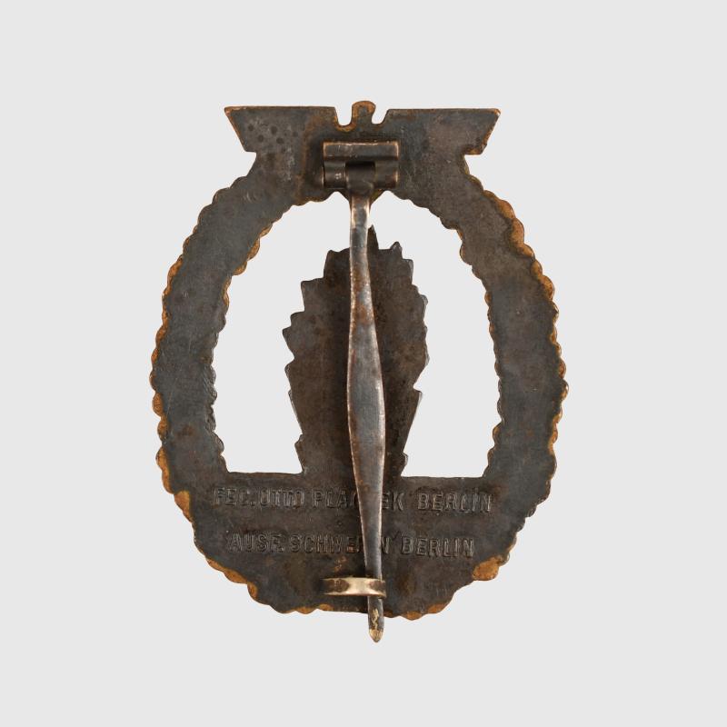 GERMAN WWII KRIEGSMARINE MINESWEEPER BADGE.