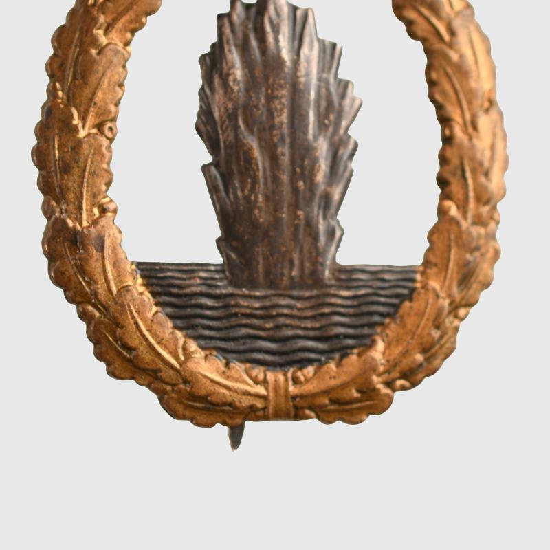 GERMAN WWII KRIEGSMARINE MINESWEEPER BADGE.
