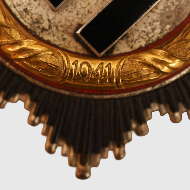 GERMAN WWII GERMAN CROSS IN GOLD, CASED.