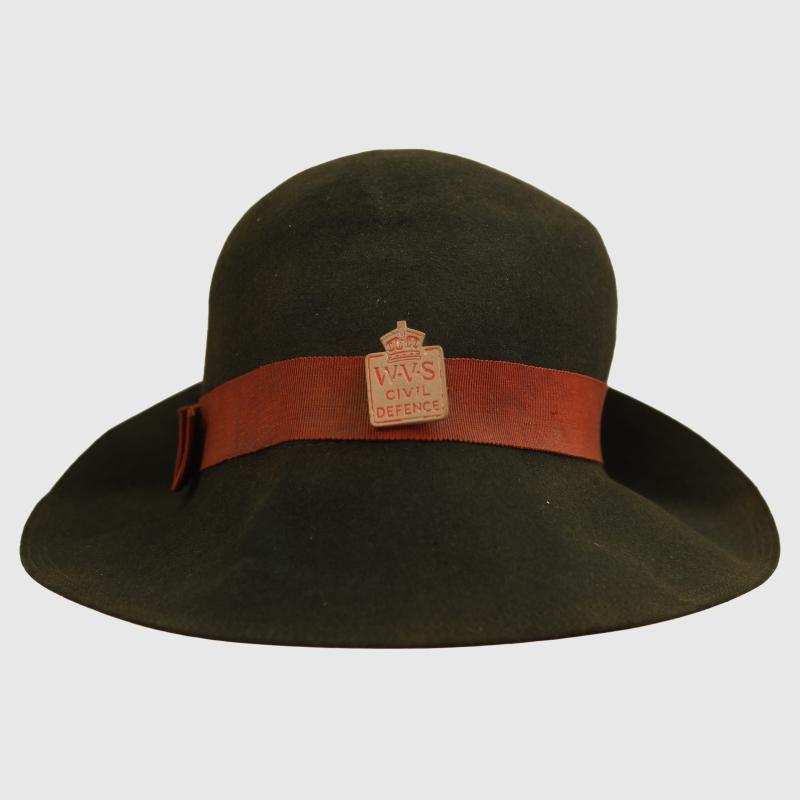 BRITISH WWII WOMAN’S VOLUNTARY SERVICE FELT HAT.