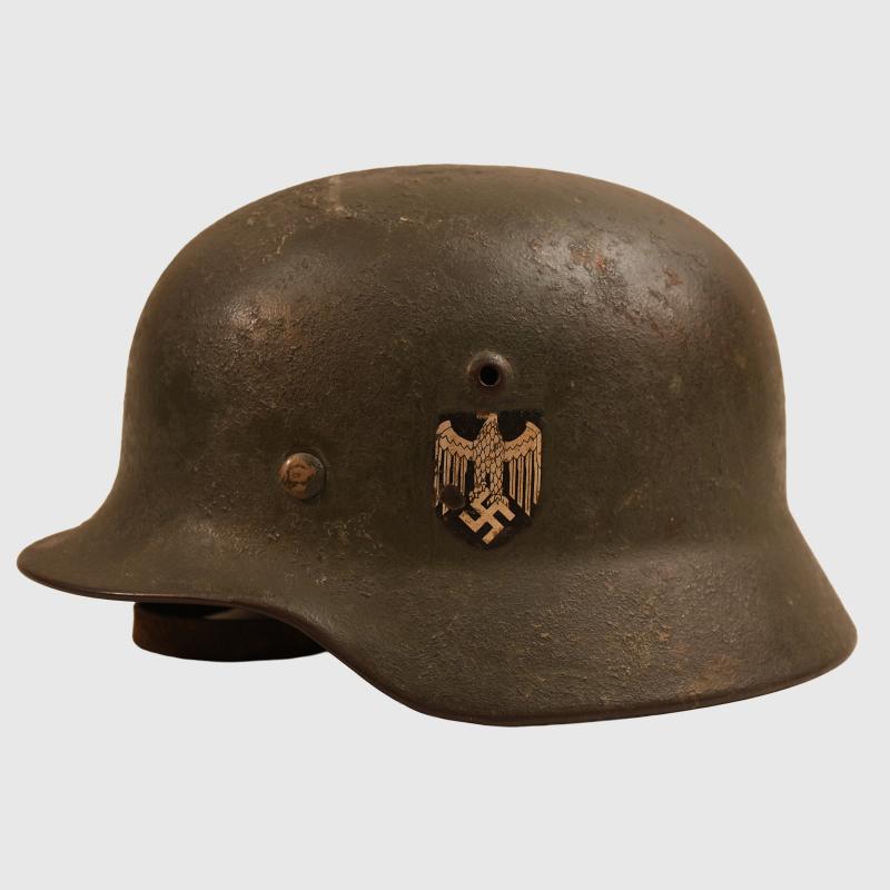 GERMAN WWII ARMY DOUBLE DECAL M.35 COMBAT HELMET.