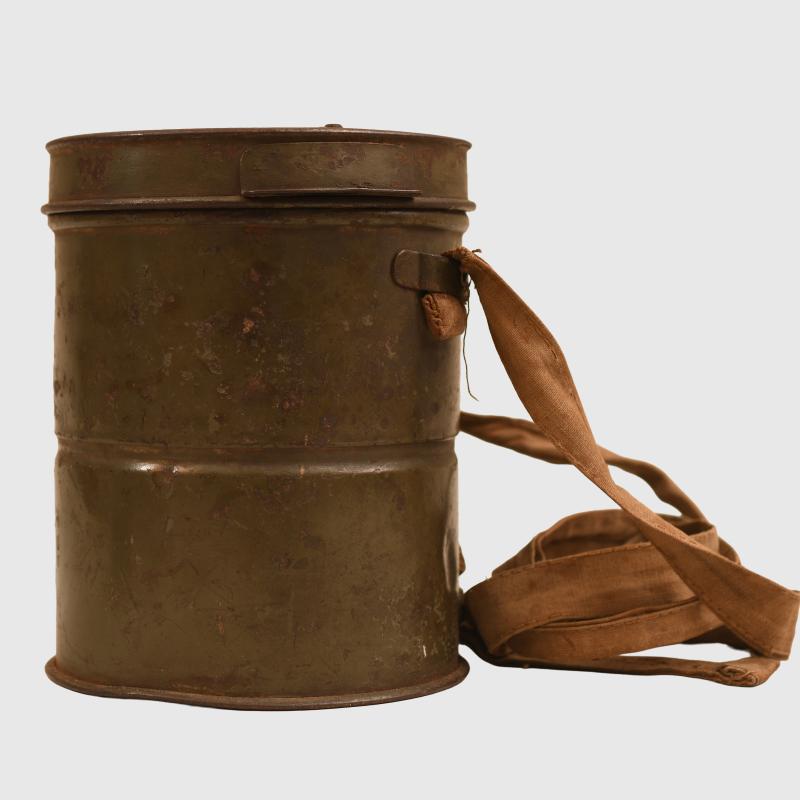 GERMAN WWI 1916 GUMMI MASK TIN AND STRAPPING.