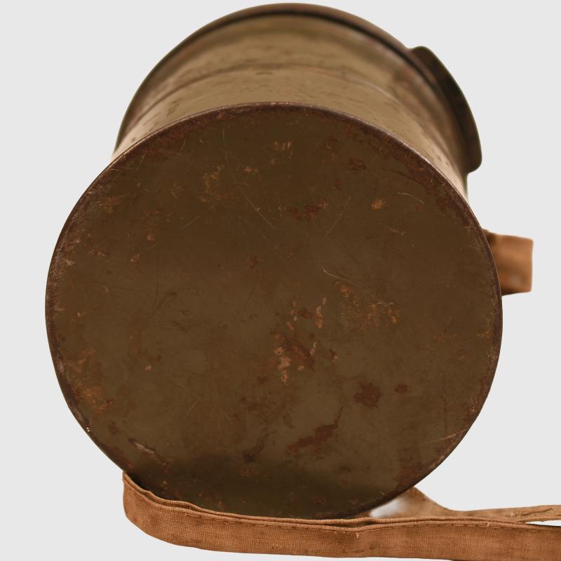 GERMAN WWI 1916 GUMMI MASK TIN AND STRAPPING.