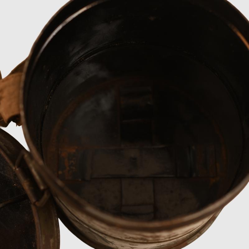 GERMAN WWI 1916 GUMMI MASK TIN AND STRAPPING.