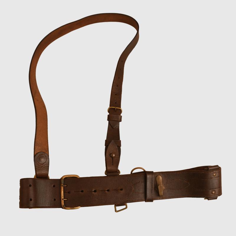 BRITISH WWII OFFICERS SAM BROWN SET.