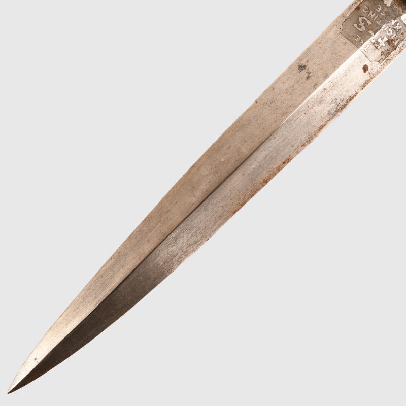 BRITISH WWII FAIRBAIRN SYKES SECOND PATTERN FIGHTING KNIFE.