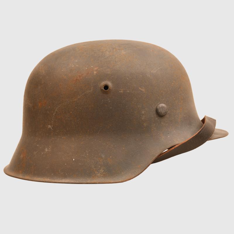 GERMAN WWII LUFTWAFFE M42 SINGLE DECAL COMBAT HELMET.